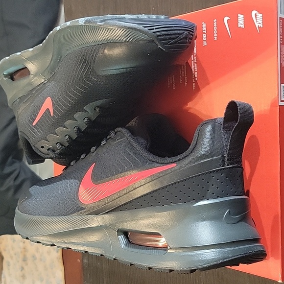 Nike Air Max Nuaxis in the "Black University Red" Mens 10 Womens 11.5 NWT & BOX - Picture 7 of 11